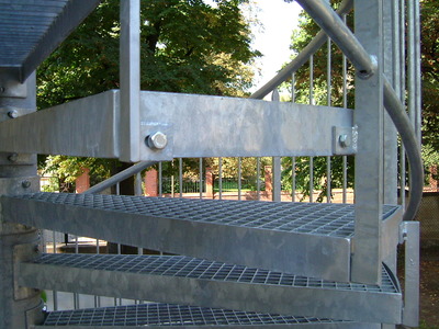 Detail Verbindung Treppengeländer-Stufe
