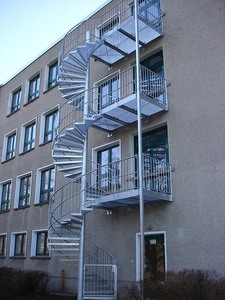 Fluchttreppe über 3 Geschosse in Potsdam